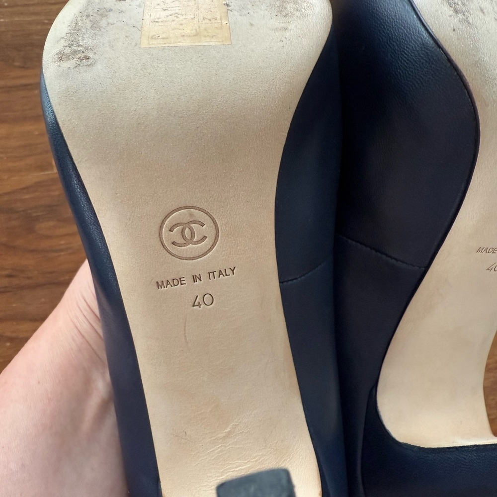 Chanel Blue/Black Leather CC Cap Toe Pumps - Size 40 - Picture 6 of 13